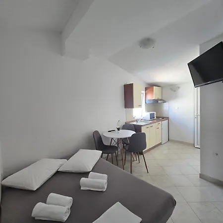 Ante 2 Apartment *